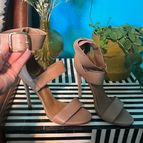 Steve Madden Mysterii Heels -Tan/Nude - Picture 5 of 5